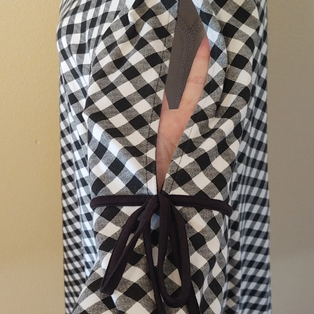 Isaac Mizrahi Women's Black and White Shift Dress with Slit Sleeves - Picture 3 of 12